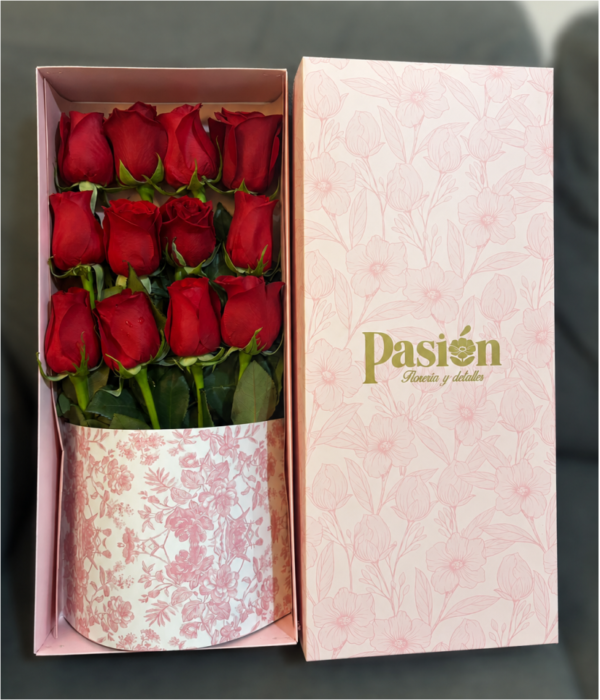 CAJA DE 12 ROSAS
